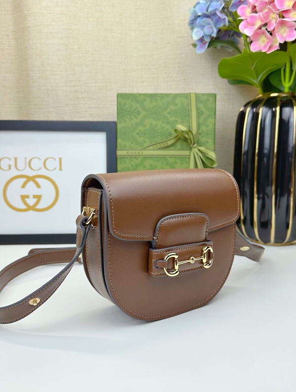 激安グッチバッグコピー背面デザイン